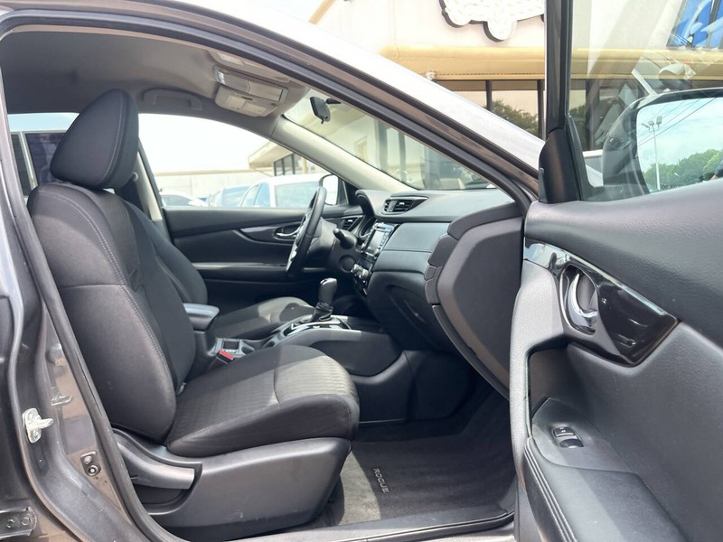 Nissan Rogue Vehicle Image 11