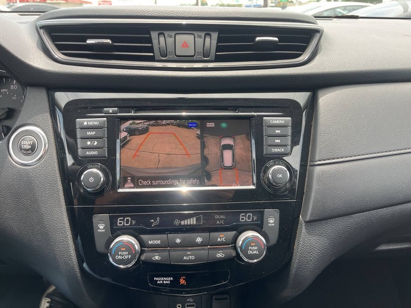 Nissan Rogue Vehicle Image 12