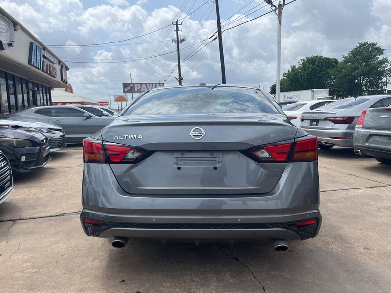 Nissan Altima Vehicle Image 04