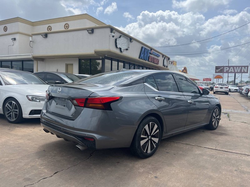 Nissan Altima Vehicle Image 05