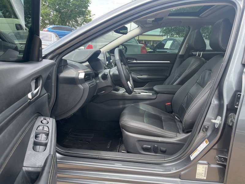 Nissan Altima Vehicle Image 07