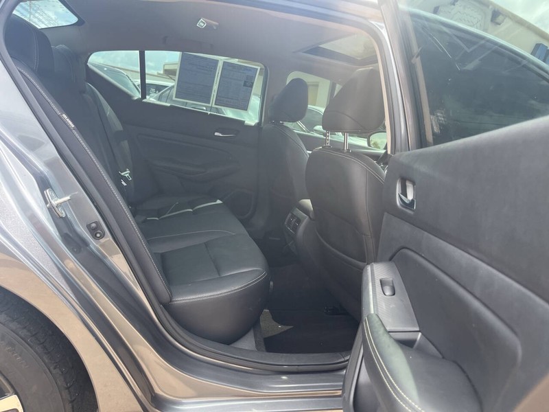 Nissan Altima Vehicle Image 10