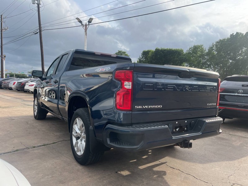 Chevrolet Silverado 1500 Vehicle Image 03