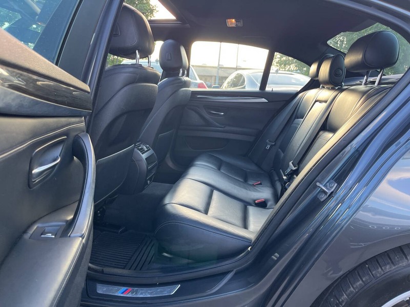 BMW 5 Series Vehicle Image 08