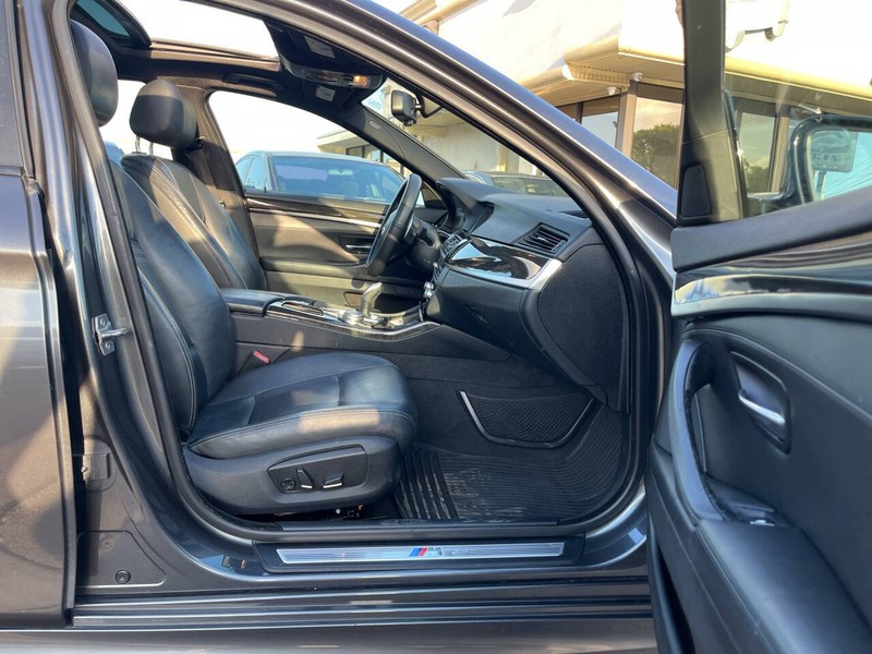 BMW 5 Series Vehicle Image 11