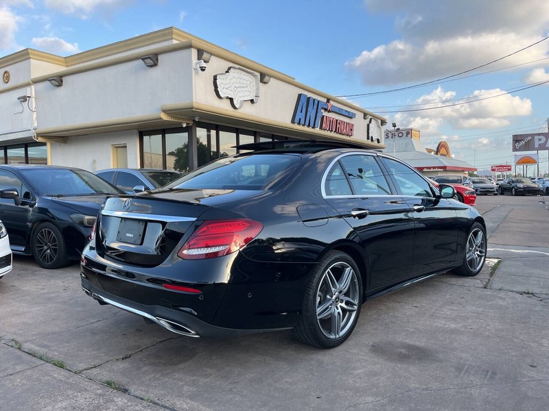 Mercedes-Benz E-Class Vehicle Image 05