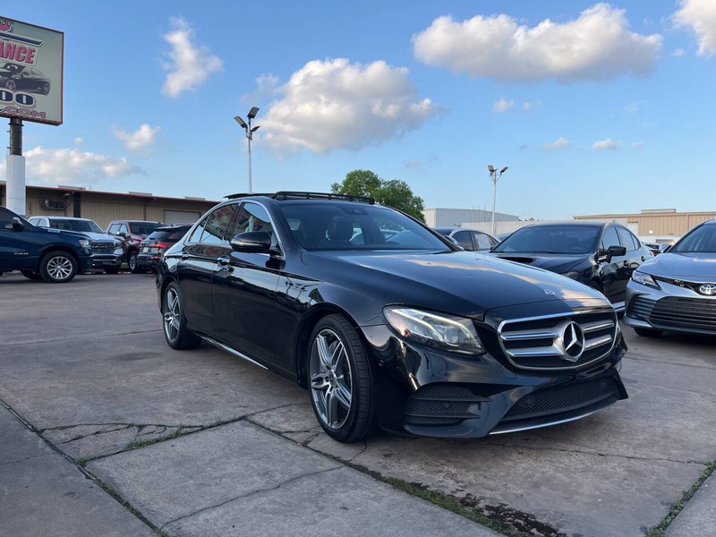 Mercedes-Benz E-Class Vehicle Image 06