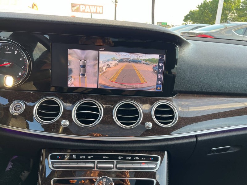 Mercedes-Benz E-Class Vehicle Image 12