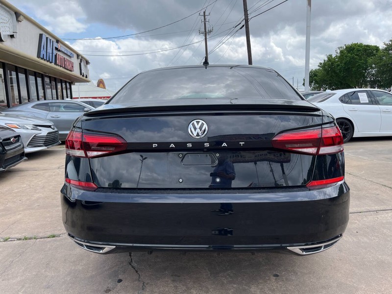 Volkswagen Passat Vehicle Image 04