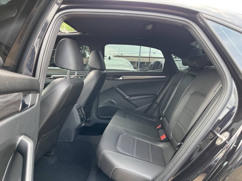 Volkswagen Passat Vehicle Image 08