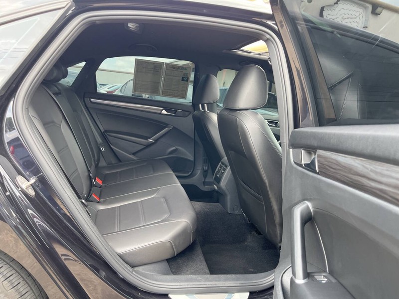 Volkswagen Passat Vehicle Image 10