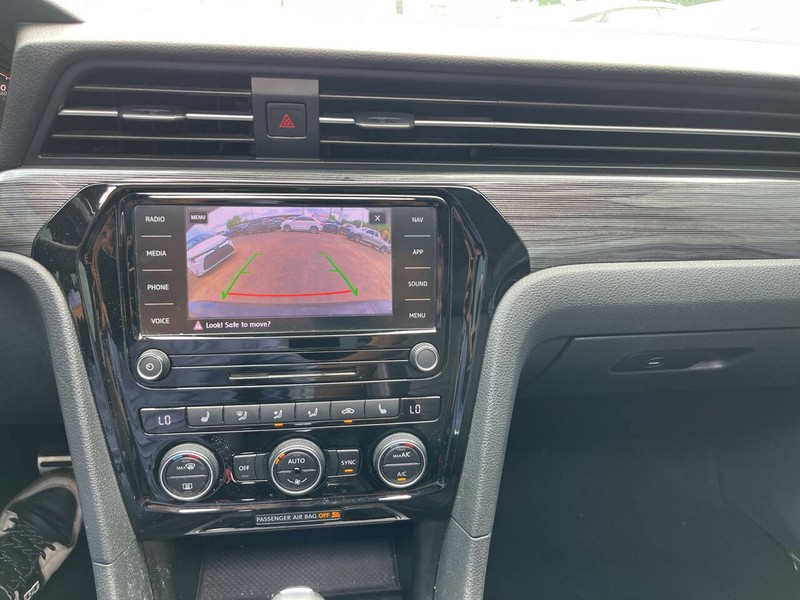 Volkswagen Passat Vehicle Image 12