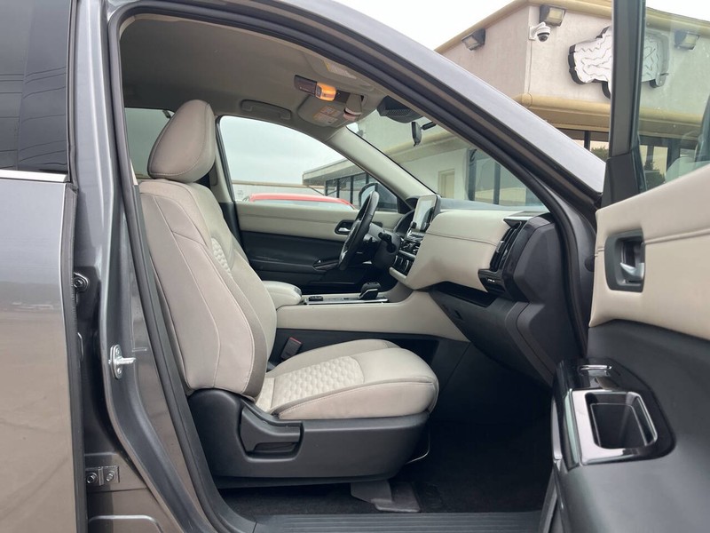 Nissan Pathfinder Vehicle Image 13