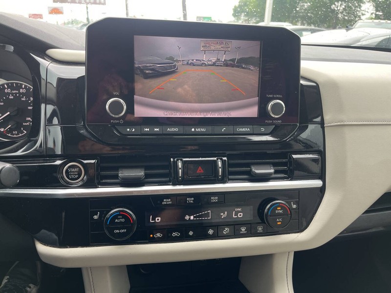 Nissan Pathfinder Vehicle Image 14