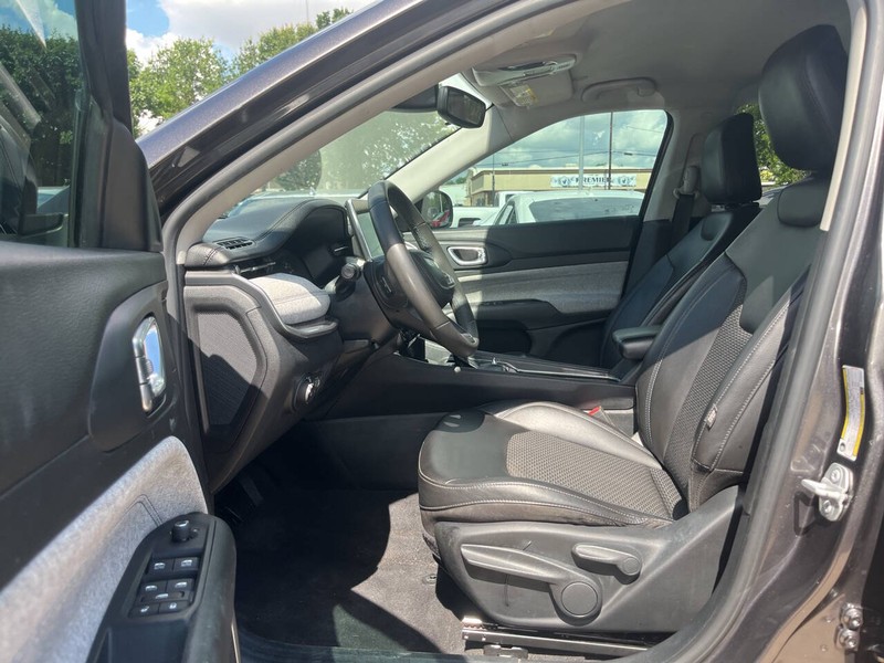Jeep Compass Vehicle Image 10