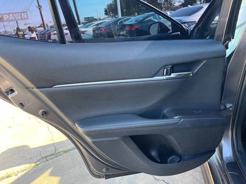 Toyota Camry Vehicle Image 16