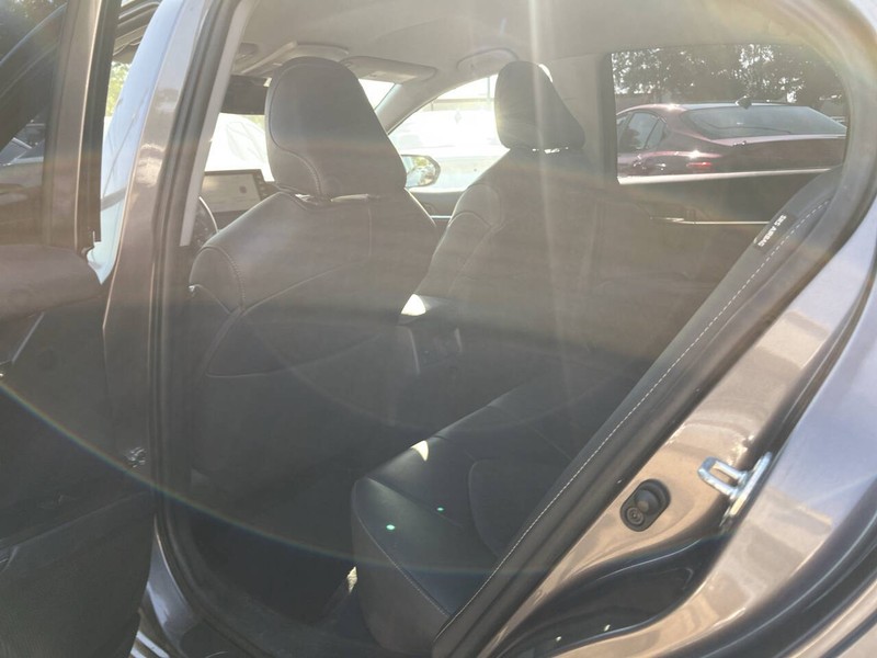 Toyota Camry Vehicle Image 17