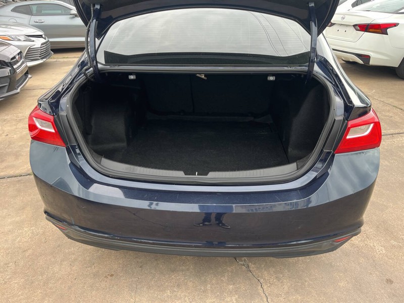 Chevrolet Malibu Vehicle Image 09