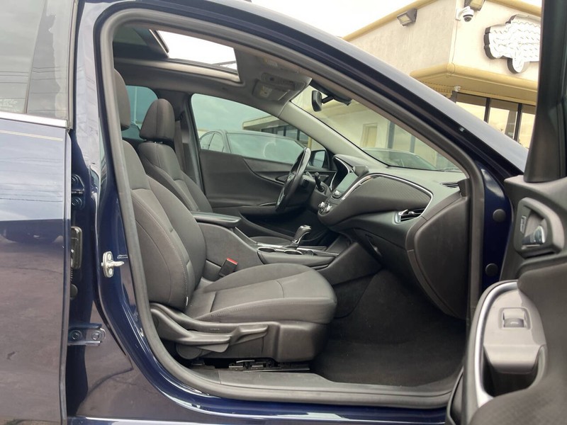 Chevrolet Malibu Vehicle Image 11