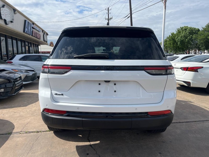 Jeep Grand Cherokee Vehicle Image 04