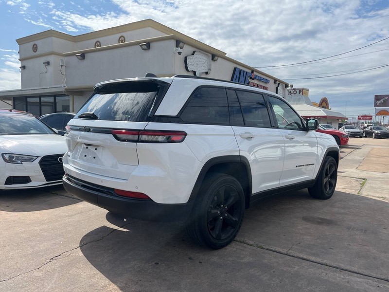 Jeep Grand Cherokee Vehicle Image 05