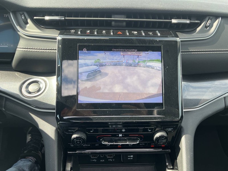 Jeep Grand Cherokee Vehicle Image 12