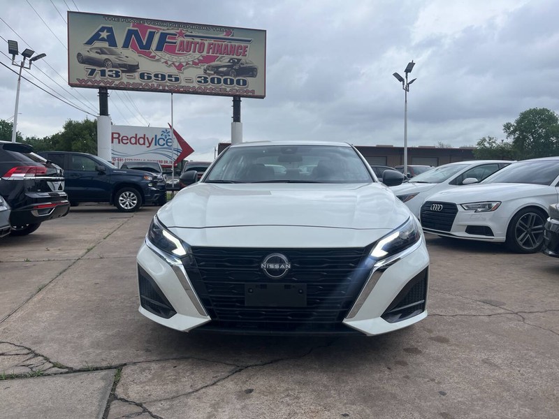 Nissan Altima Vehicle Image 02