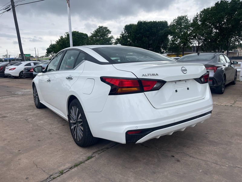 Nissan Altima Vehicle Image 03