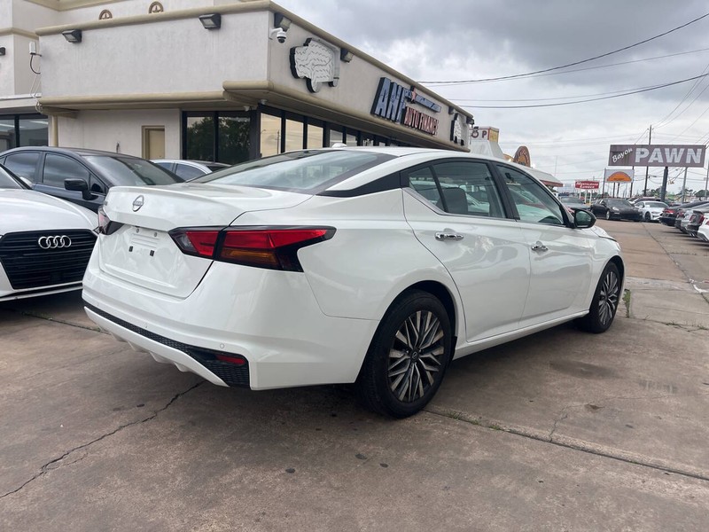 Nissan Altima Vehicle Image 05