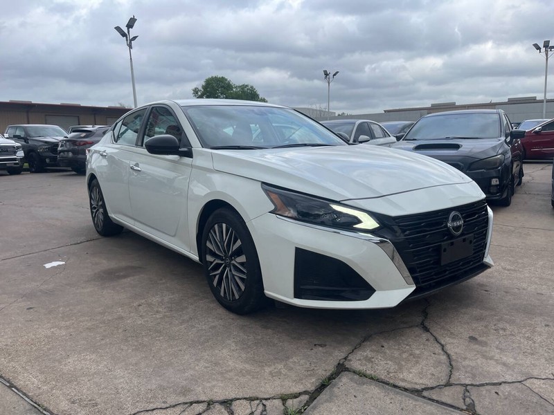 Nissan Altima Vehicle Image 06