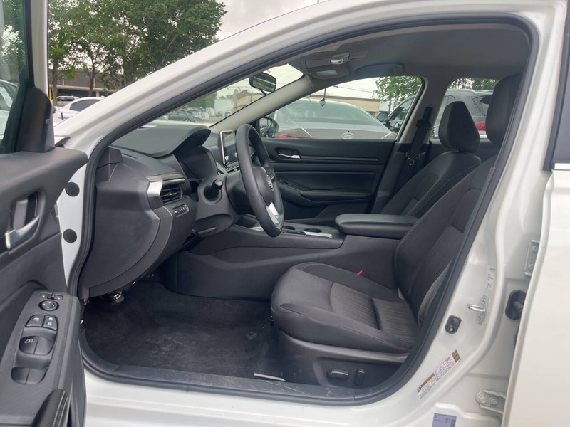 Nissan Altima Vehicle Image 07