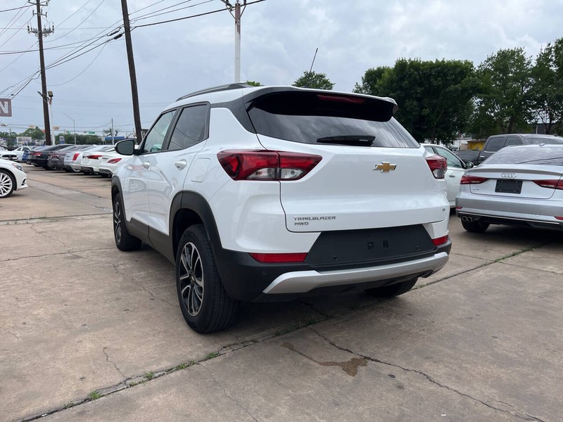 Chevrolet Trailblazer Vehicle Image 03