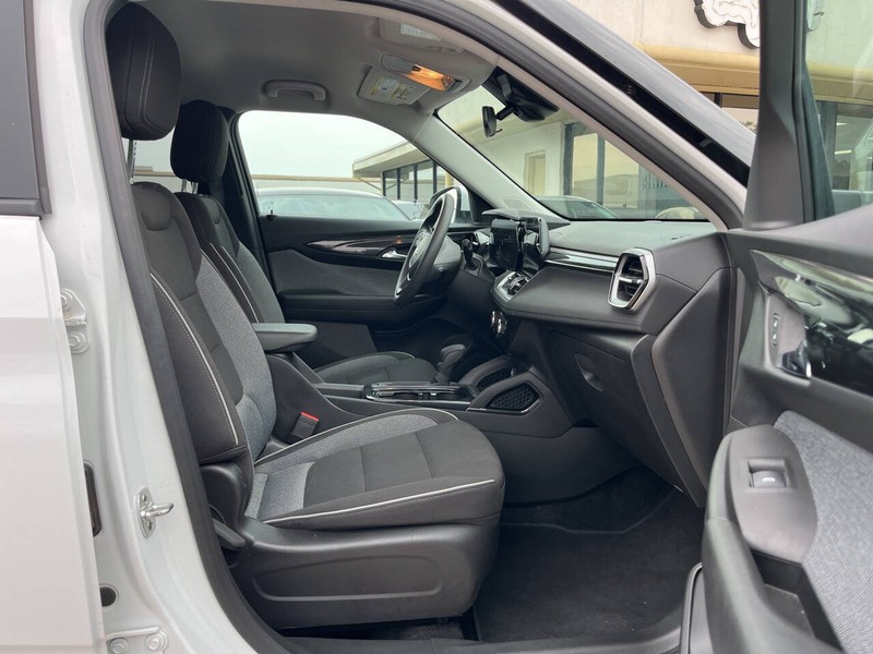 Chevrolet Trailblazer Vehicle Image 11