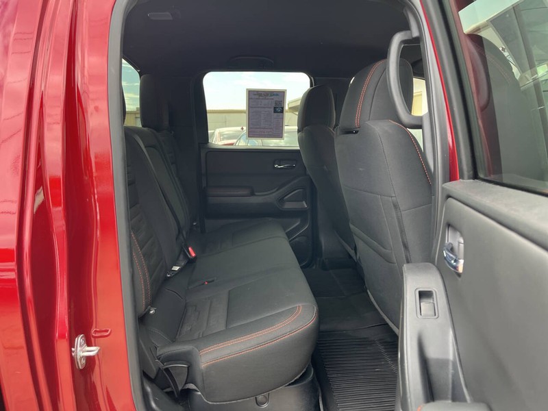 Nissan Frontier Vehicle Image 09