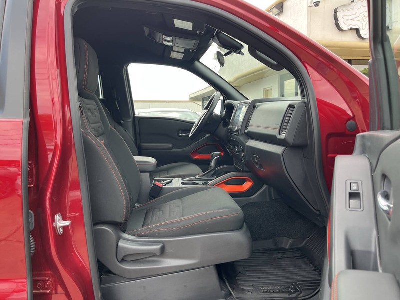 Nissan Frontier Vehicle Image 10