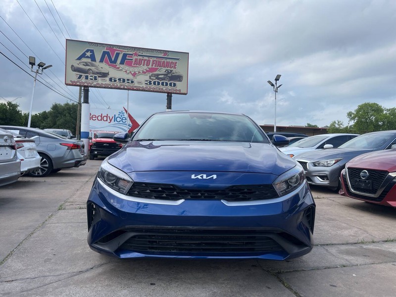 Kia Forte Vehicle Image 02