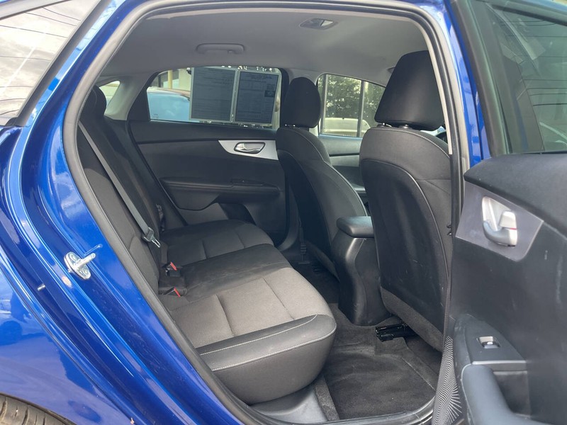 Kia Forte Vehicle Image 09