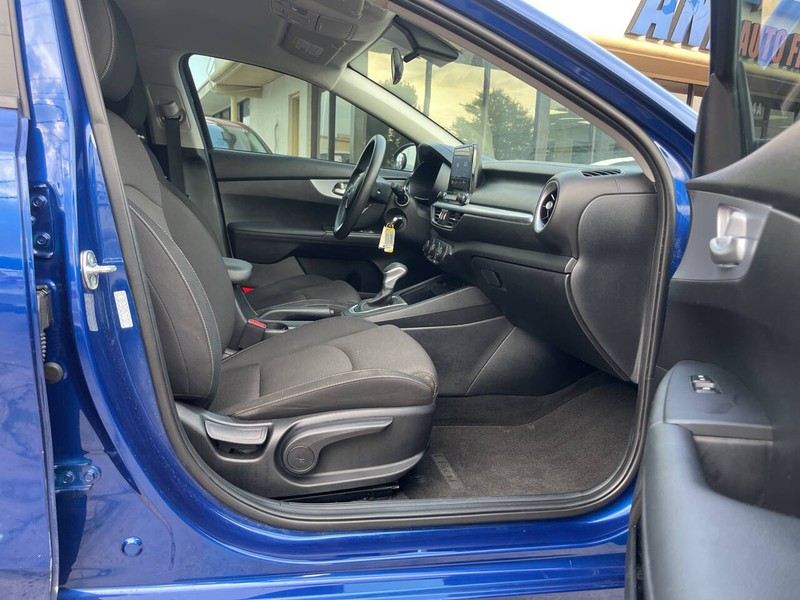 Kia Forte Vehicle Image 10