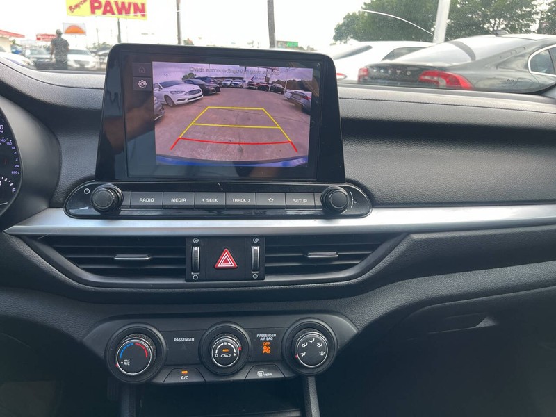 Kia Forte Vehicle Image 11