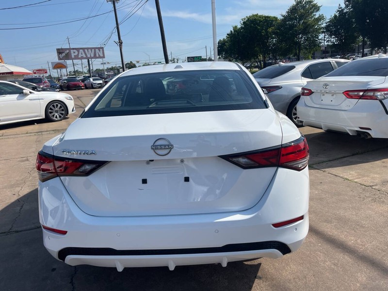 Nissan Sentra Vehicle Image 04