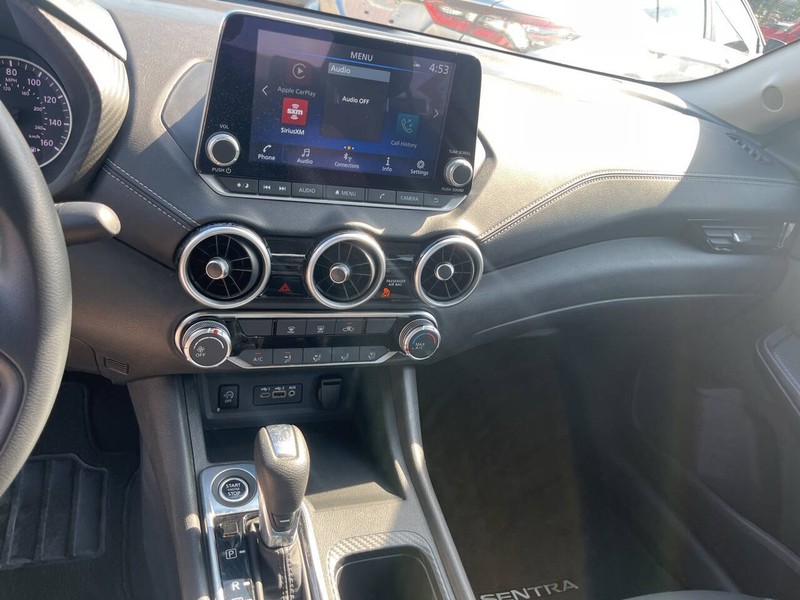 Nissan Sentra Vehicle Image 11