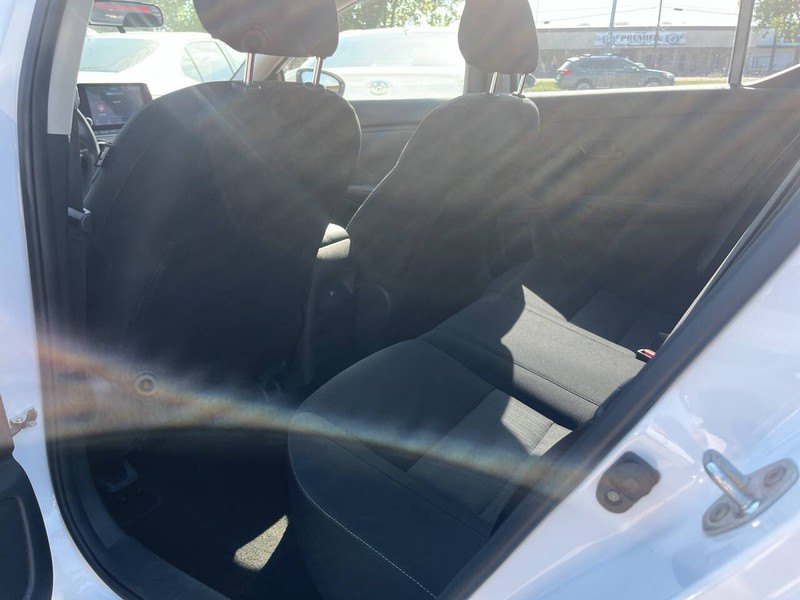 Nissan Sentra Vehicle Image 12