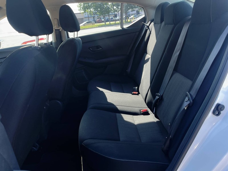Nissan Sentra Vehicle Image 13