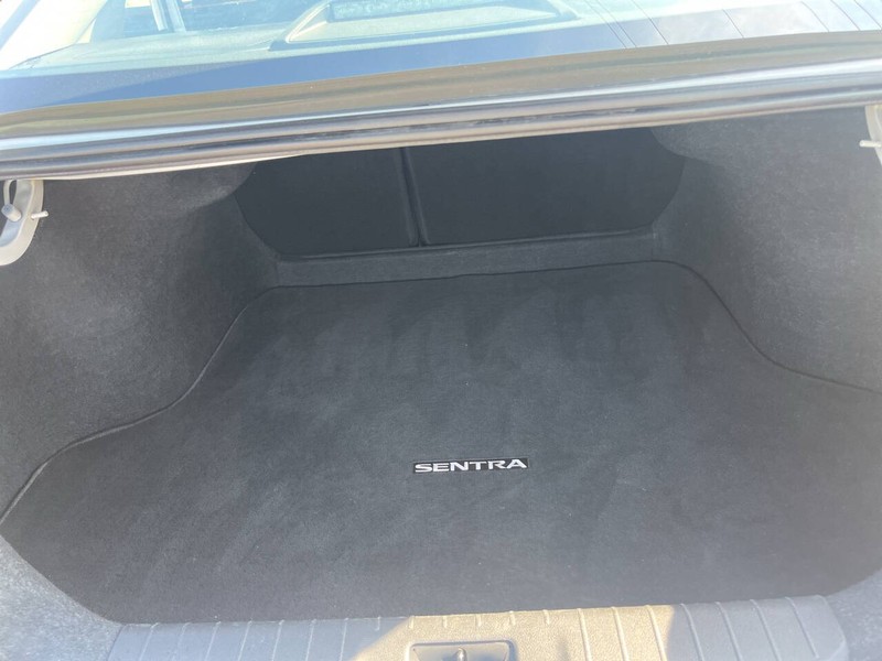Nissan Sentra Vehicle Image 14