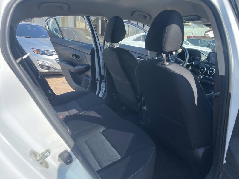 Nissan Sentra Vehicle Image 15