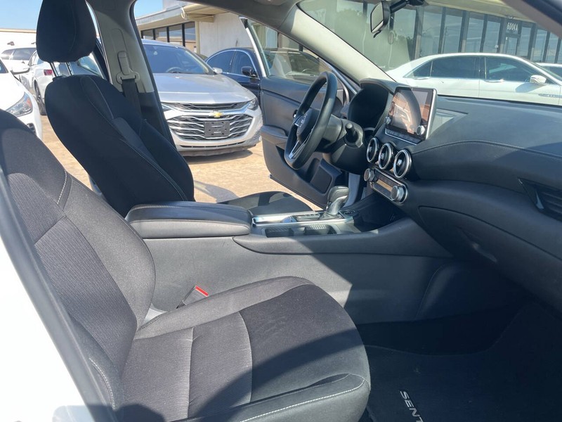 Nissan Sentra Vehicle Image 16