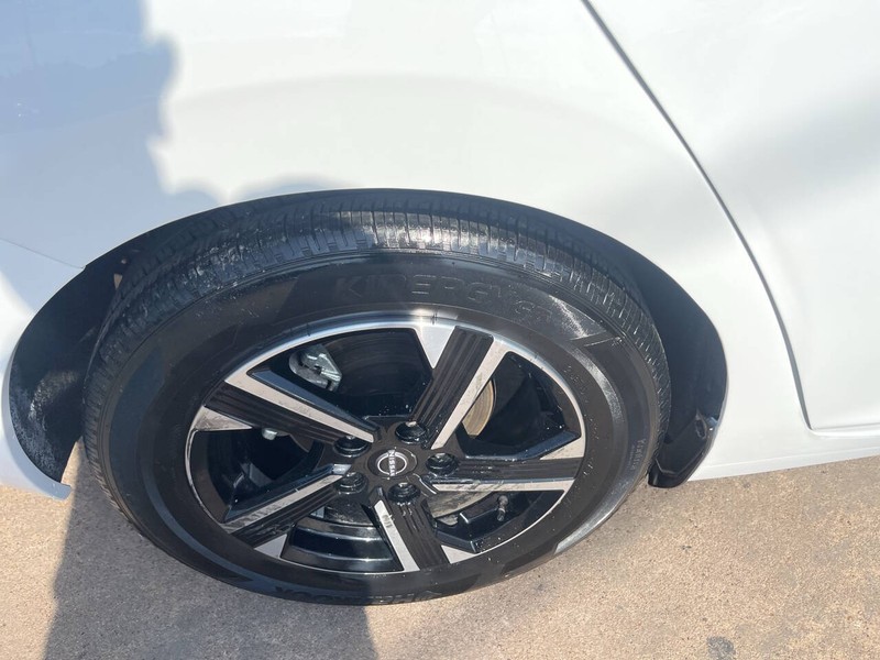 Nissan Sentra Vehicle Image 17