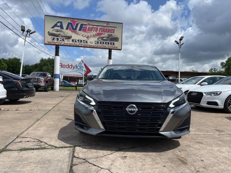 Nissan Altima Vehicle Image 02