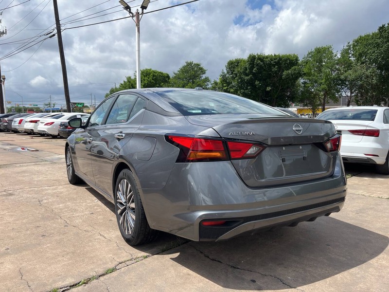 Nissan Altima Vehicle Image 03