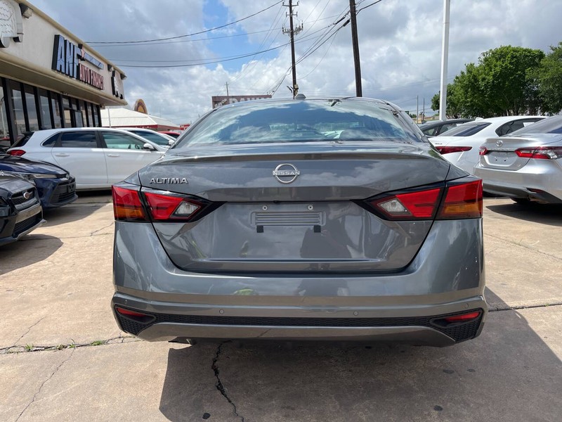 Nissan Altima Vehicle Image 04